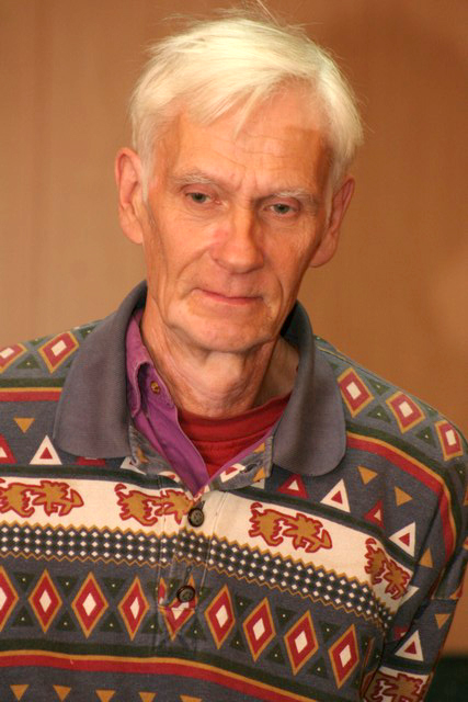 Žurnālists. Dziednieks. Grafologs…