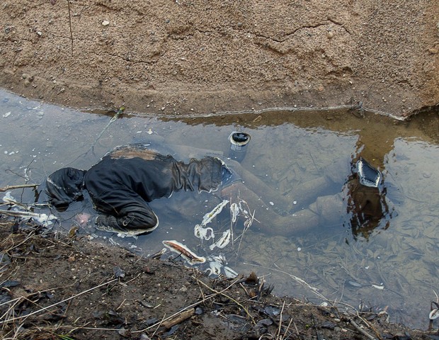 Grāvī atrod cilvēka līķi (papildināts)