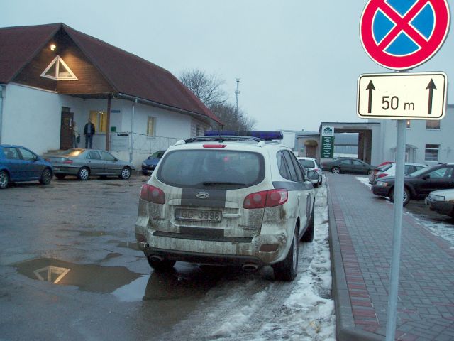 Pie veikala «Top» neievēro satiksmes noteikumus