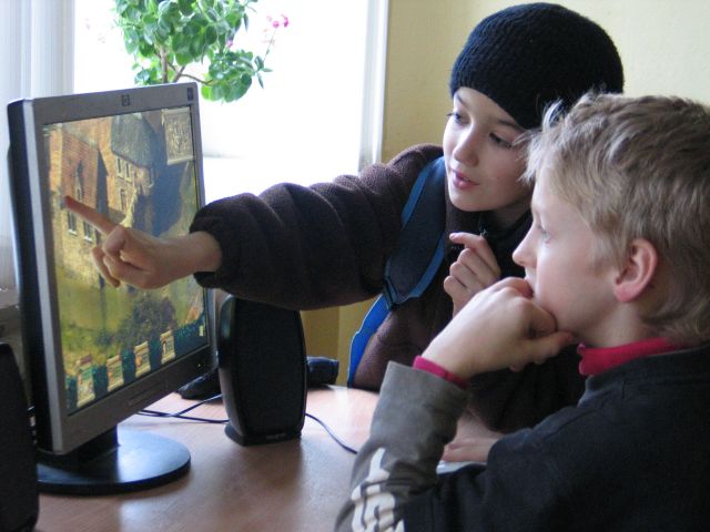 “Līdzko acis vaļā – datorā iekšā”