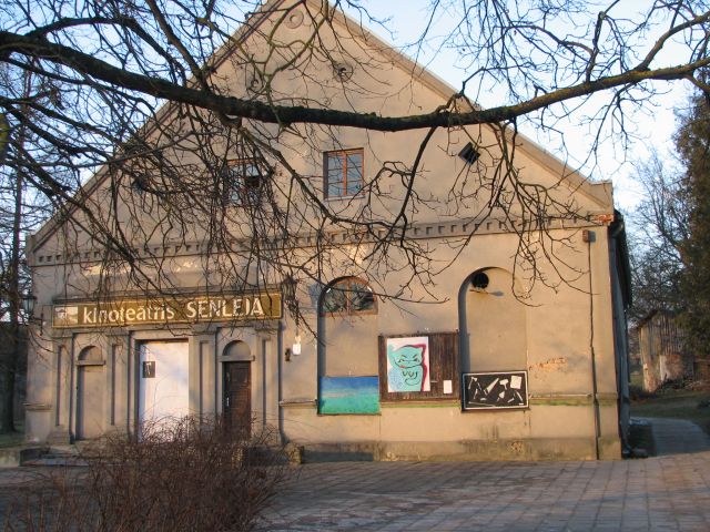 Jaunieši vēlas atjaunot kinoteātra ēku