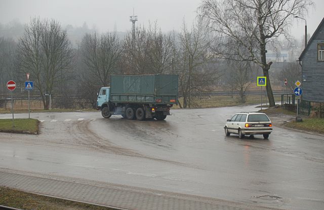 Tukumā rūpīgāk iezīmēs gājēju pārejas