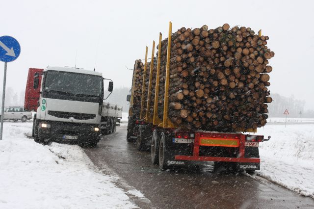 Jāuzmanās no dulliem braucējiem