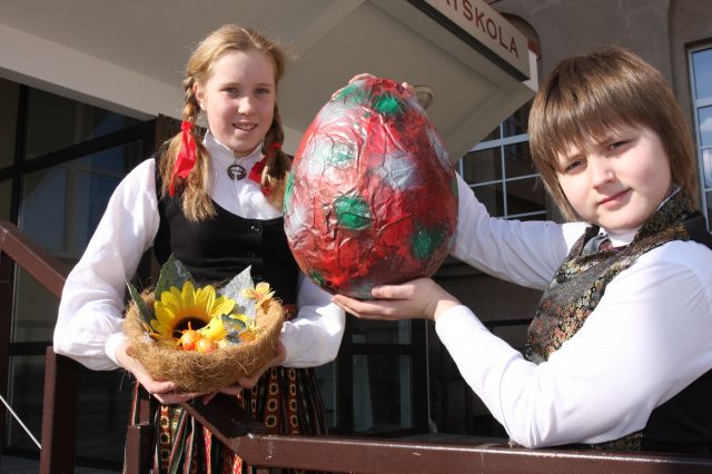 Lieldienu izstāde skolā