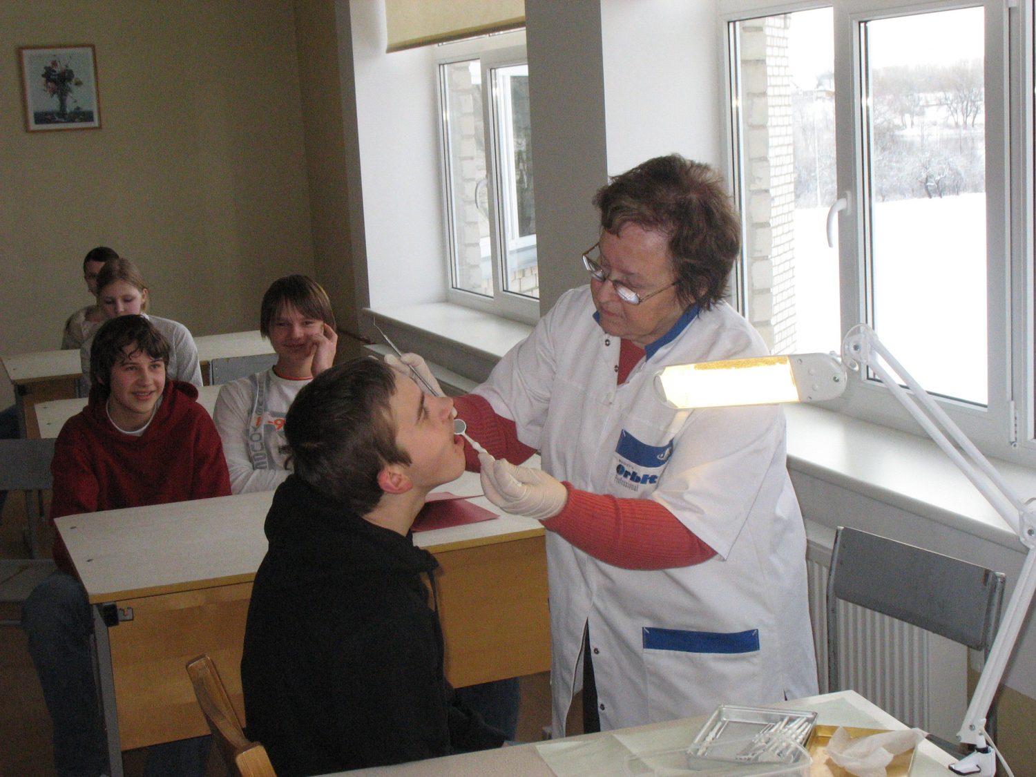 Zobi jātīra divreiz dienā – pēc brokastīm un pirms gulētiešanas