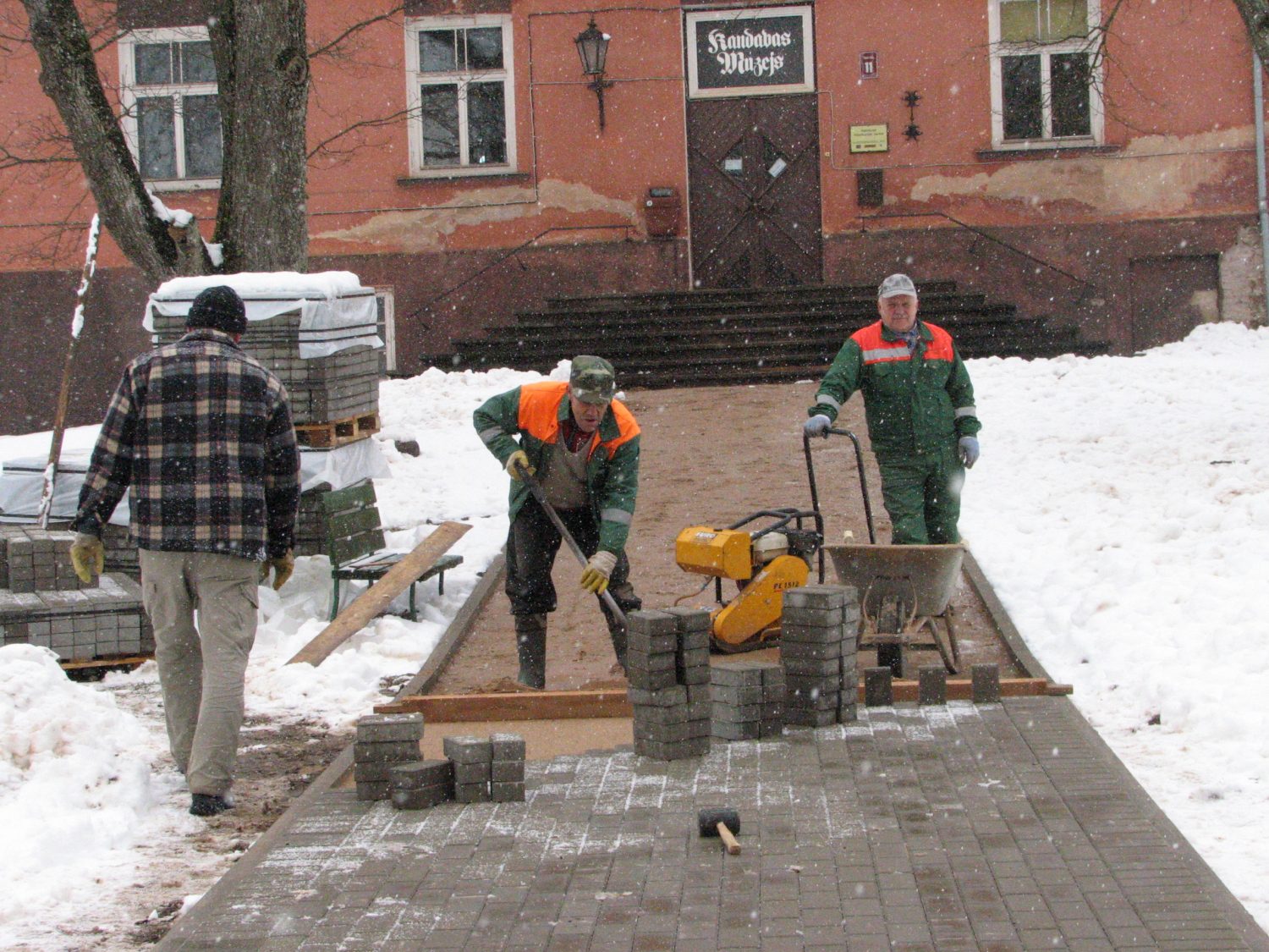 Top gājēju celiņš