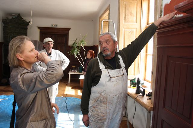 Krāsas Prāgas pilij, Lestenes baznīcai un… Durbes pils ēdamzālei