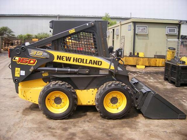 Nozagts treilers ar traktoru