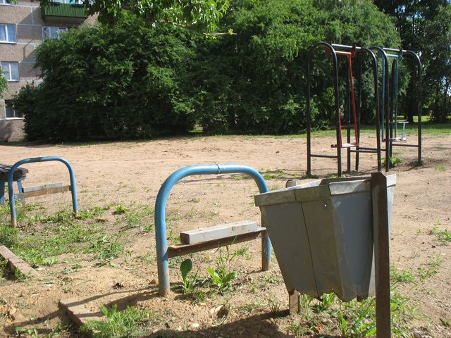 Par pagalmu gadiem neviens nerūpējas