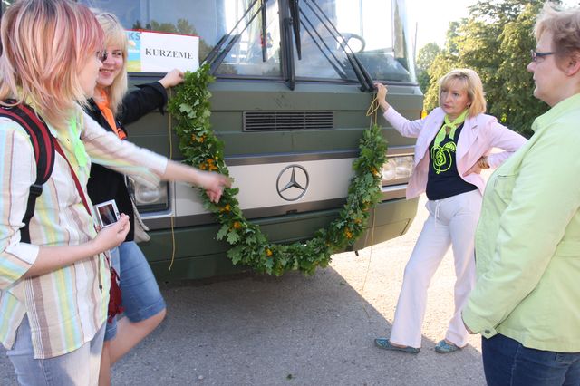 Kopā ar pirmajiem saulesstariem uz Dziesmu svētkiem