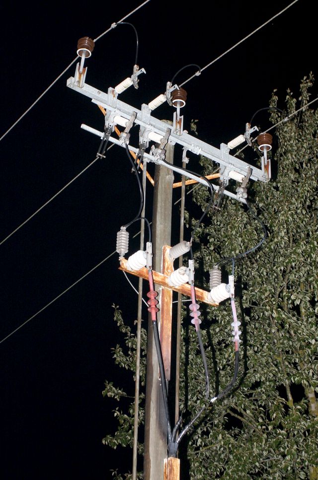 Kāpēc uguņoja elektrība…