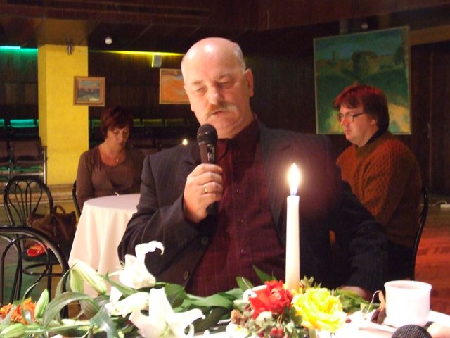 Saruna ar Mākslinieku, viņam klātesot