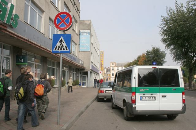 Vai policistiem nav ko darīt?