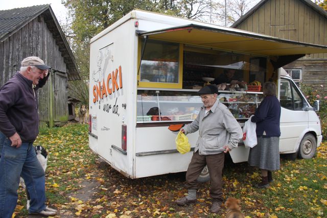 Pa ceļu ripo veikaliņš