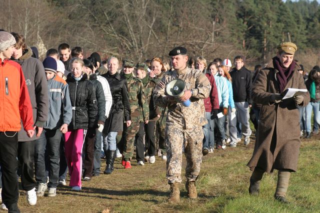 Kas tur soļo, kas tur iet?