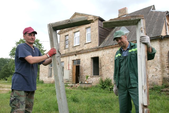 Pūres pagasta Lamiņos top sociālā māja