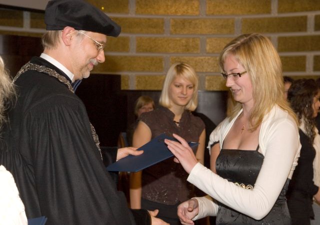 Iegūst stipendijas – «Ceļamaize 2009»