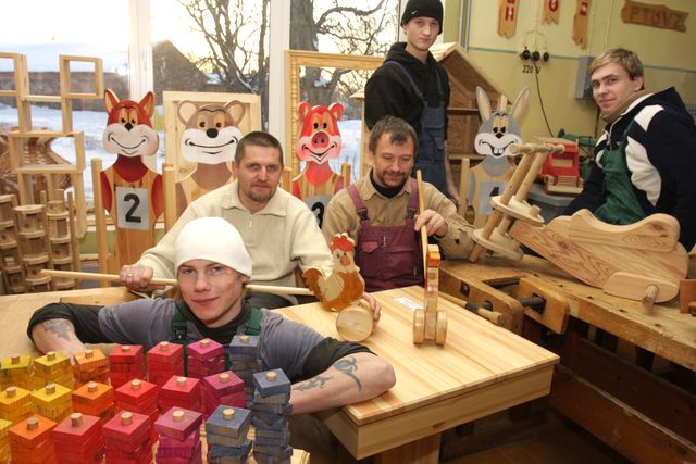 Māca dzīvot…ar darbu