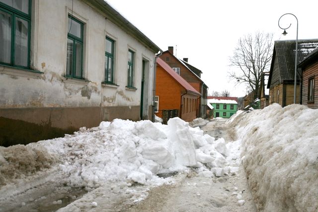 Harmonijas iela – pēkšņi sniega pilna