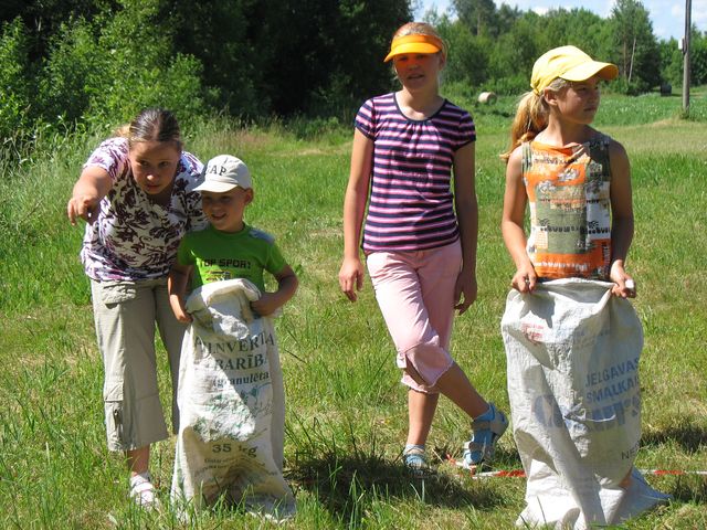Sēmes ģimenes pārbauda spēkus