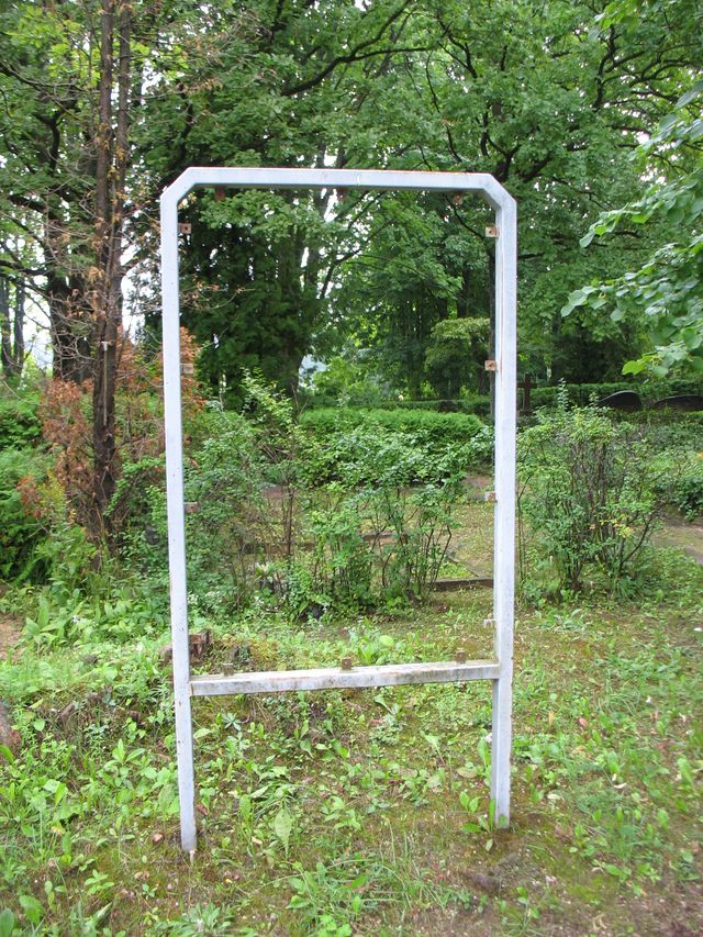 Kāpēc neziņo par Kapu svētkiem?