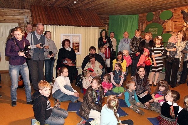 Izstāde “Pasakas par putniem” Džūkstes pasaku muzejā