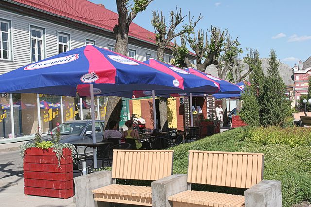Par vasaras kafejnīcu Brīvības laukumā