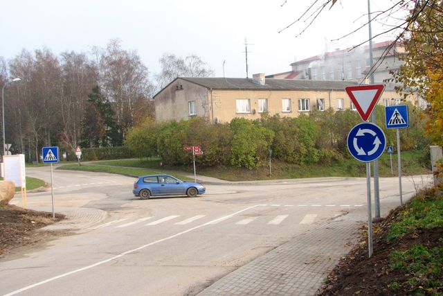 Kandavā krustojumu pārveido par apli