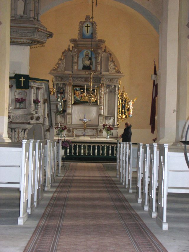 Jaunpilī vāks ziedojumus eņģeļiem