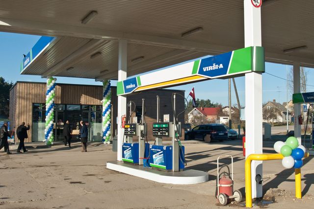 «Virši-A» degvielas uzpildes stacijās var saņemt sarkanbaltsarkanās lentītes