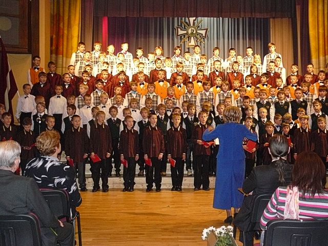 Lāčplēša dienu ieskandina zēnu kori