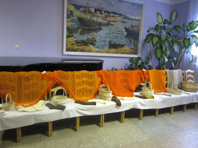 Lietišķās mākslas izstādēs Engurē un Mencendorfa namā Rīgā