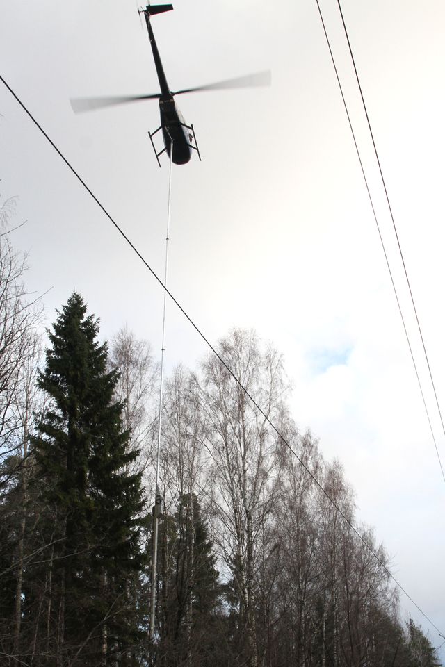 Ar helikopteriem attīra augstsprieguma līniju aizsargjoslas