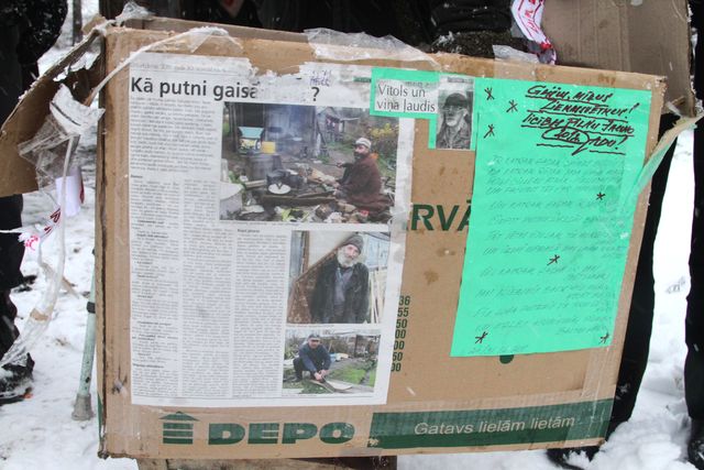 Ziedo bezpajumtniekiem