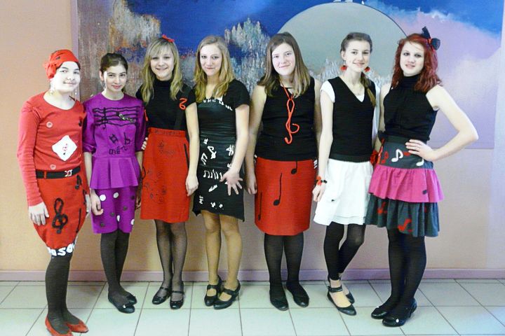 Tērpu kolekcija «Zīmes mūzikā»