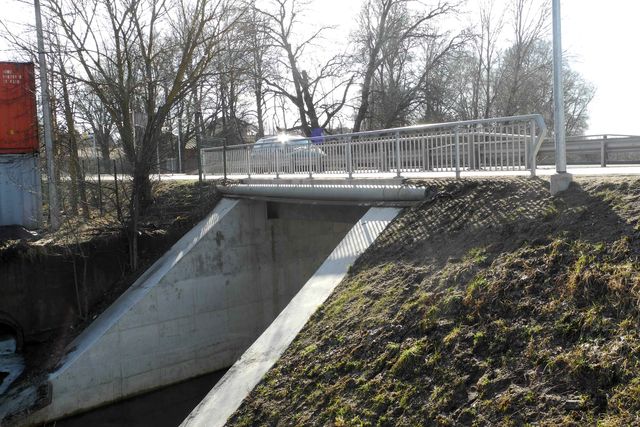 Uzliks papildu nožogojumu