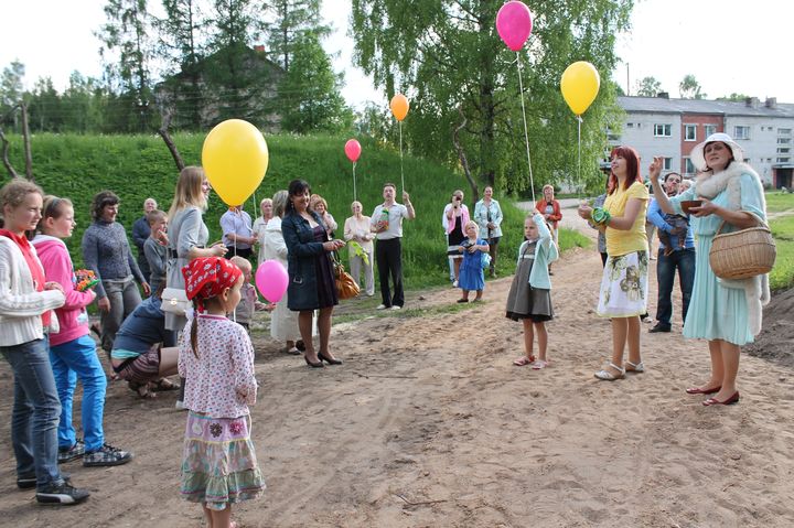 Biedrība dzimšanas dienā atklāj tiltu