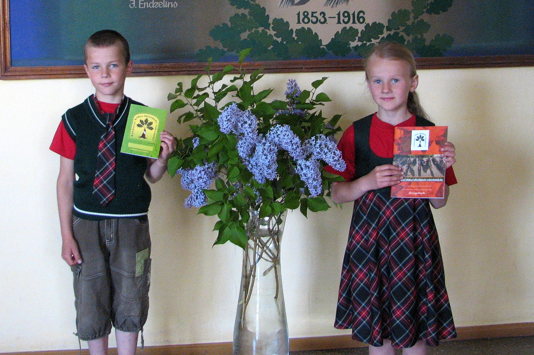 Kandavas K. Mīlenbaha vidusskolas sākumklasēs būs formastērpi