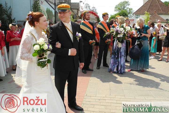 Rožu svētki – Kāzu diena. Sestdiena pirms lietus /FOTO/