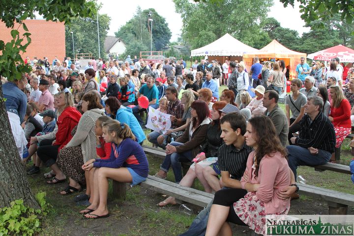 Zvejniekciemos Jūras un Zvejnieku svētkus svin /FOTO/