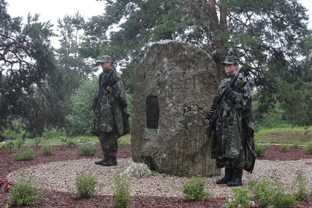 Tukumnieki piemin komunistiskā genocīda upurus