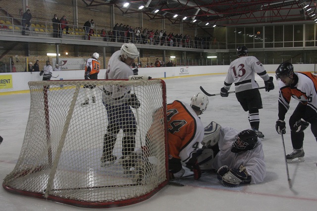 Turpinās THL hokeja čempionāts
