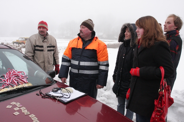 Nakts autoveiklības sacensības Pūrē