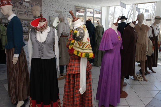 Tukuma audējas izrādās modes skatē „Pēc sniegputeņiem”