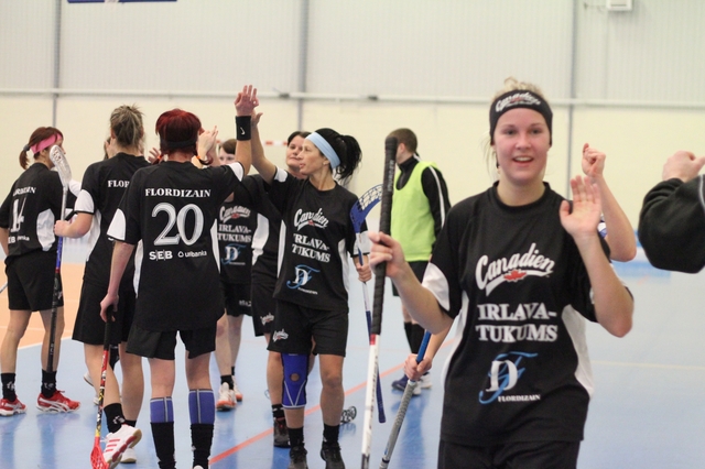 Mūsu florbolistes sacenšas augstākajā līgā