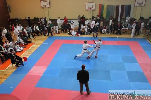 Baltijas valstu karatisti sacenšas Tukumā