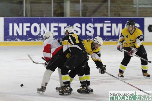 Hokejisti cīnās par „Veļķu” kausu