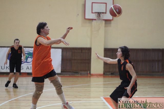 Basketbolistēm – veiksmes diena