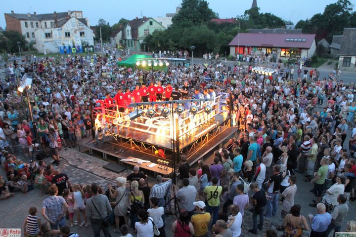 Rožu cīņu boksa šovs