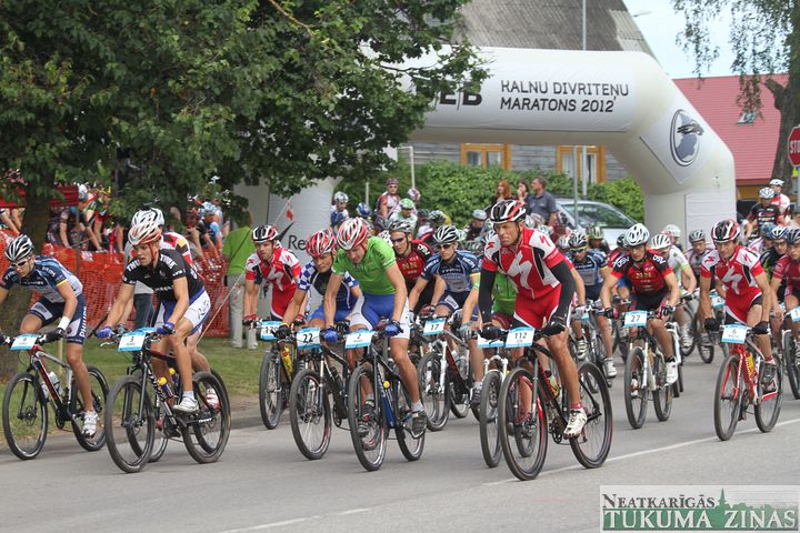 Tukumu pārpludina velobraucēji